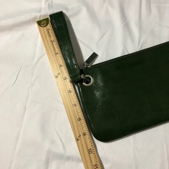 Hobo international green leather wristlet purse classic quiet luxury minimalist - Picture 5 of 10